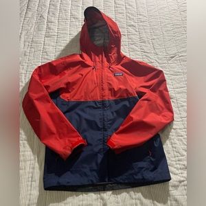NEW WITH TAGS, Men’s Patagonia Torrentshell 3L Jacket size Medium, blue and red